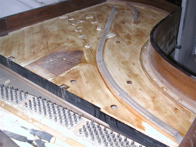 Table d'harmonie d'un piano