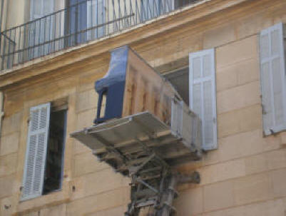 Livraison piano droit par nacelle a Marseille