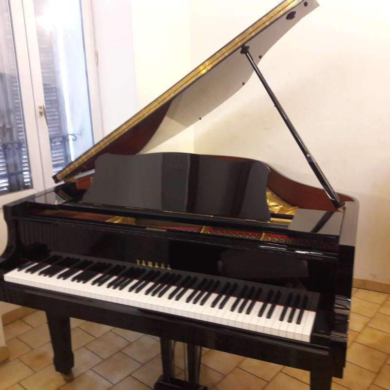 Piano quart queue d'occasion YAMAHA G1