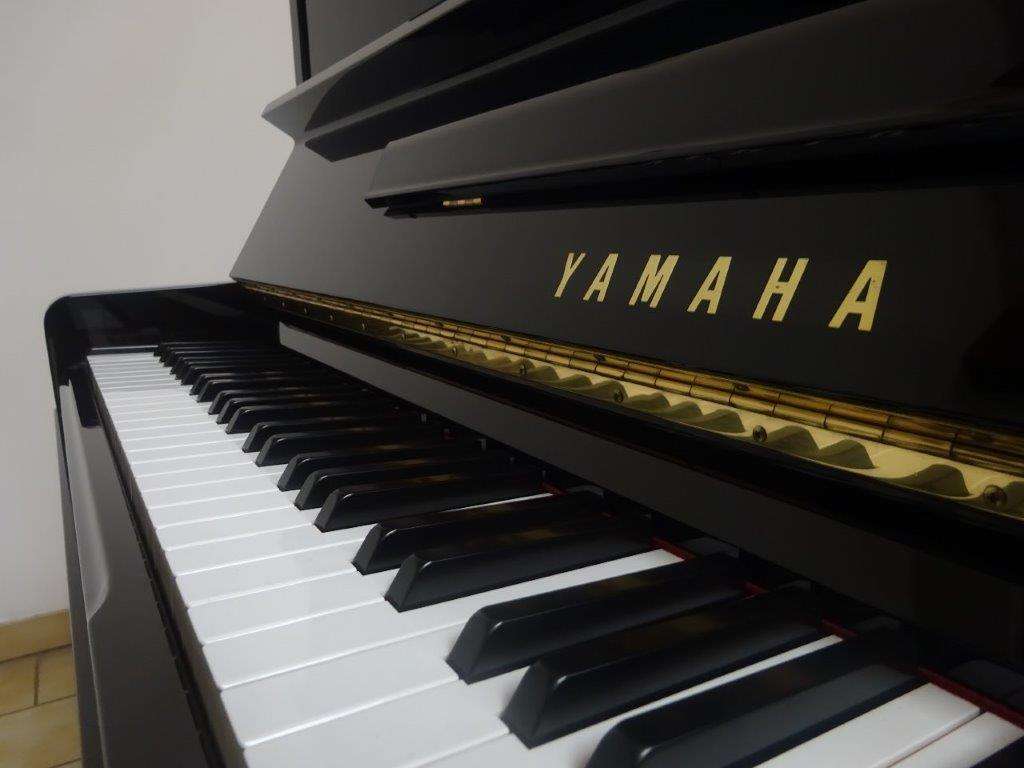 Piano d'occasion YAMAHA U1