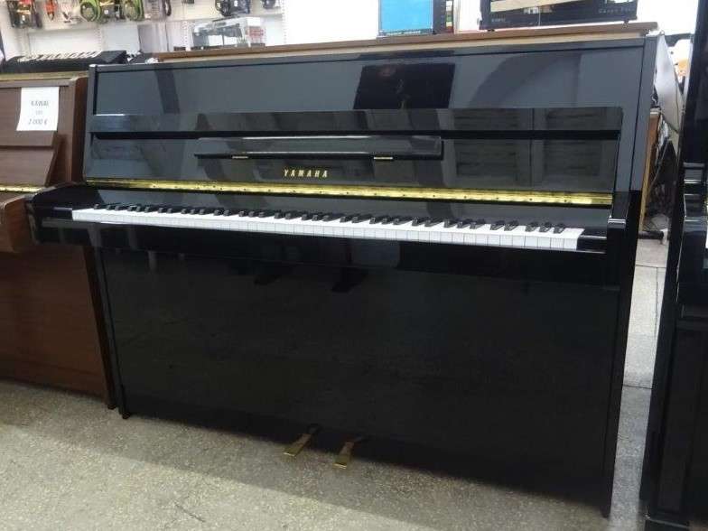 Piano droit YAMAHA E108 Noir brillant