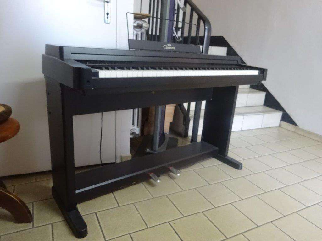 YAMAHA CLAVINOVA CLP260