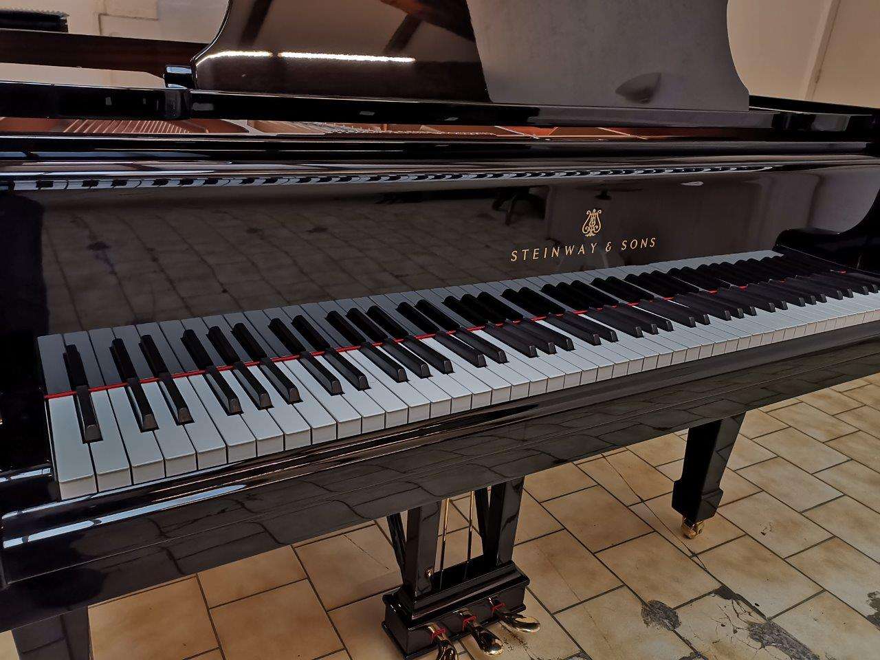 Piano STEINWAY A 1.88m Noir brillant