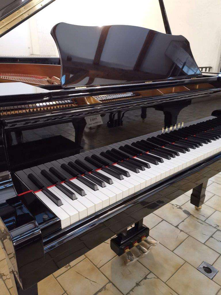 Piano à queue d'occasion YAMAHA C5