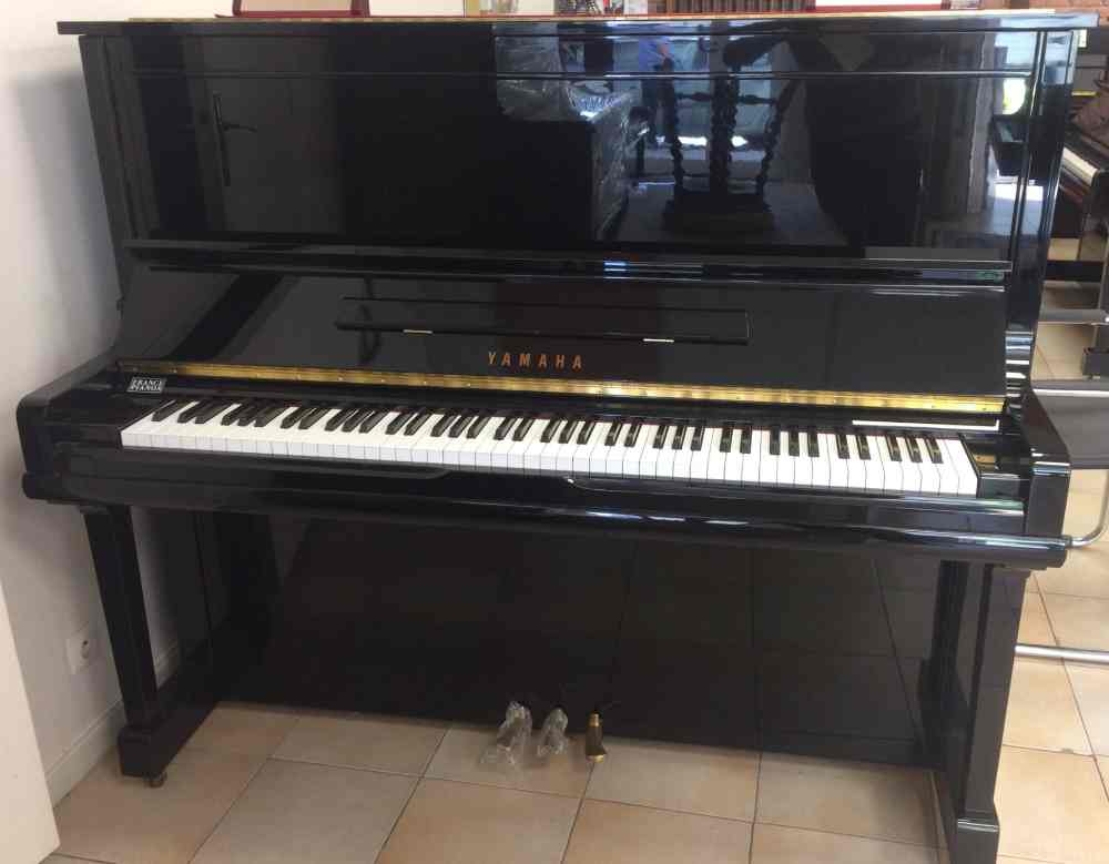 YAMAHA U3OBL