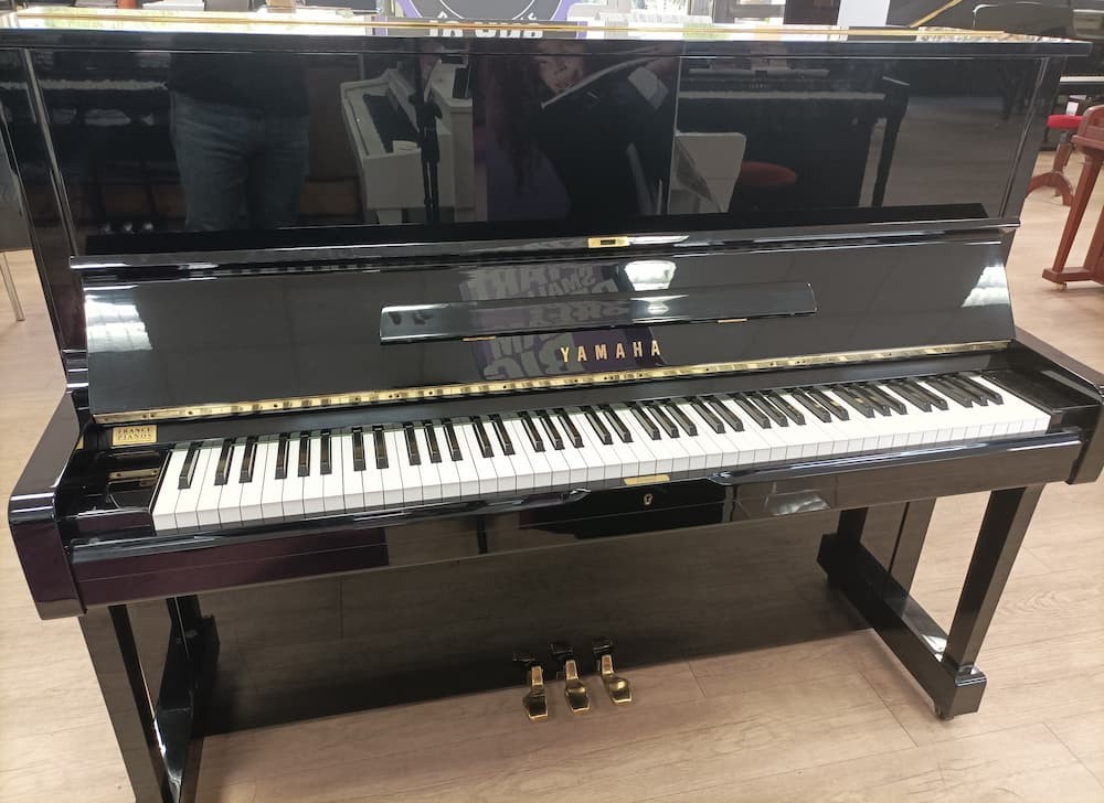 YAMAHA U1 Noir