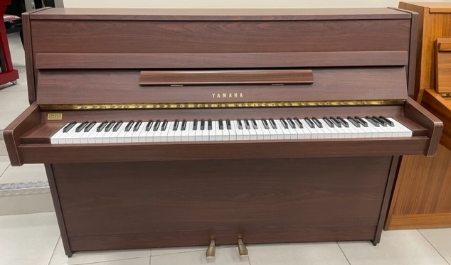 Piano droit YAMAHA E108 noyer