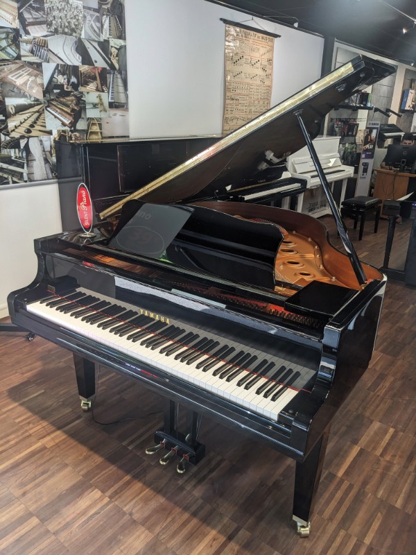 Piano 1/4 queue d'occasion YAMAHA GC1-silent Noir