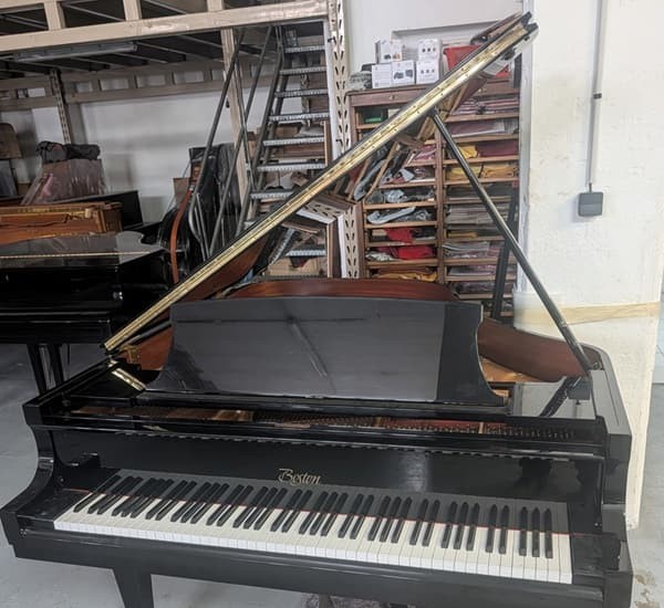 Piano à queue BOSTON GP-178. Conçu par Steinway & Sons