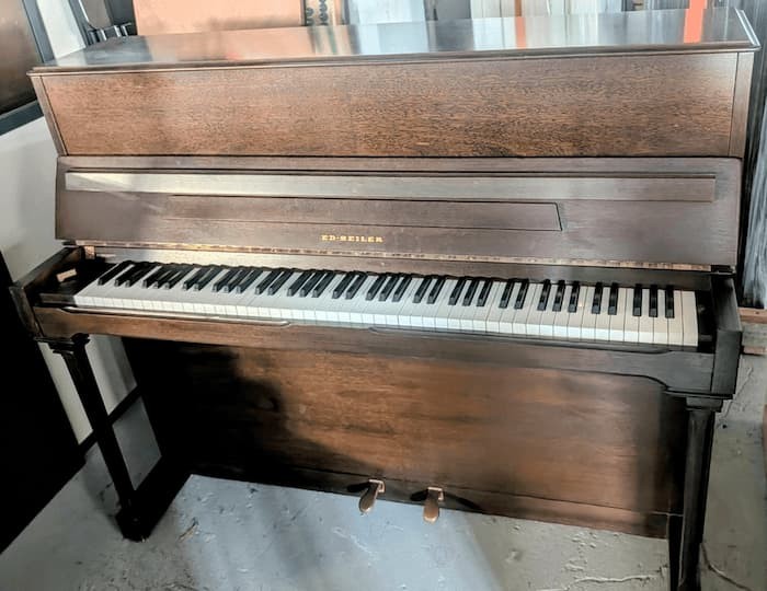 Piano droit SEILER 120 tradition