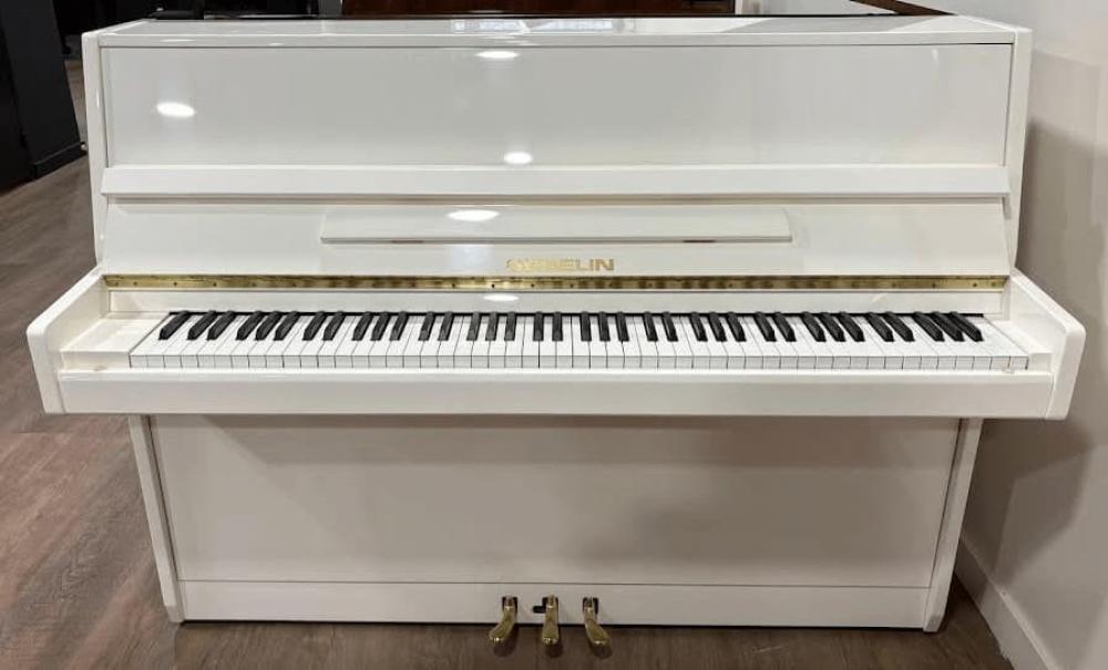 Piano droit d'occasion d'&eacute;tude GEBELIN 108 laqu&eacute; blanc