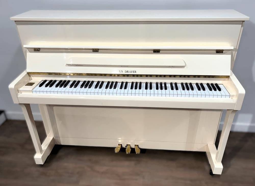 Piano droit JULIUS DRAYER 115 avec meuble classique blanc cass&eacute;