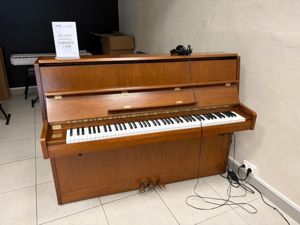 Piano droit d'&eacute;tude SAMICK merisier avec syst&egrave;me silencieux
