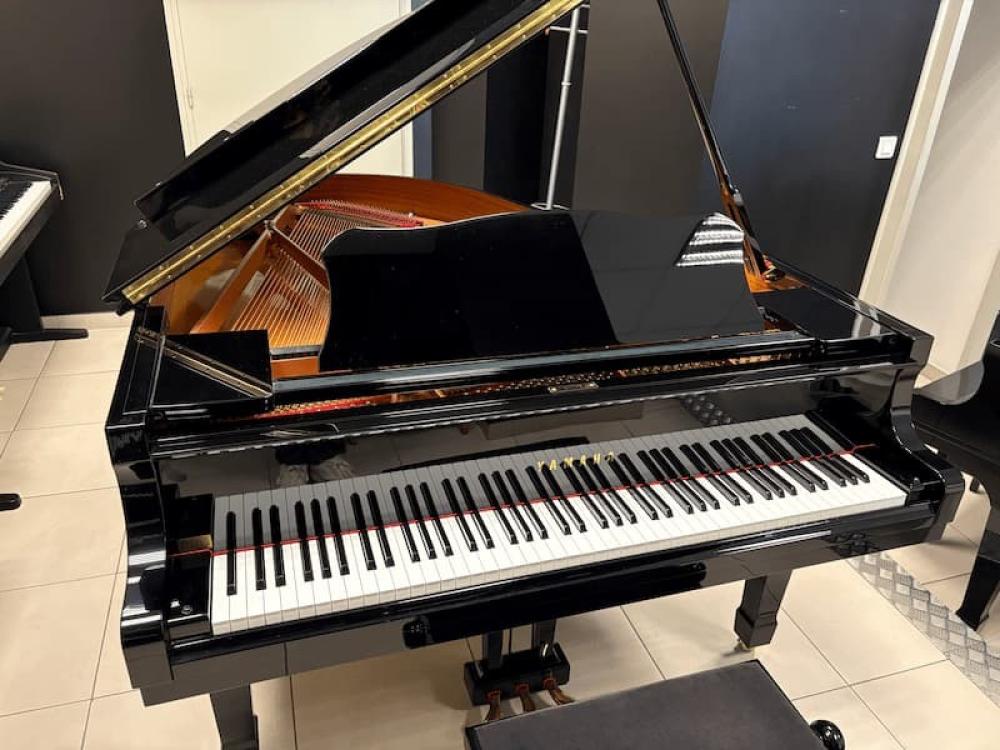 Piano quart queue d'occasion YAMAHA C2
