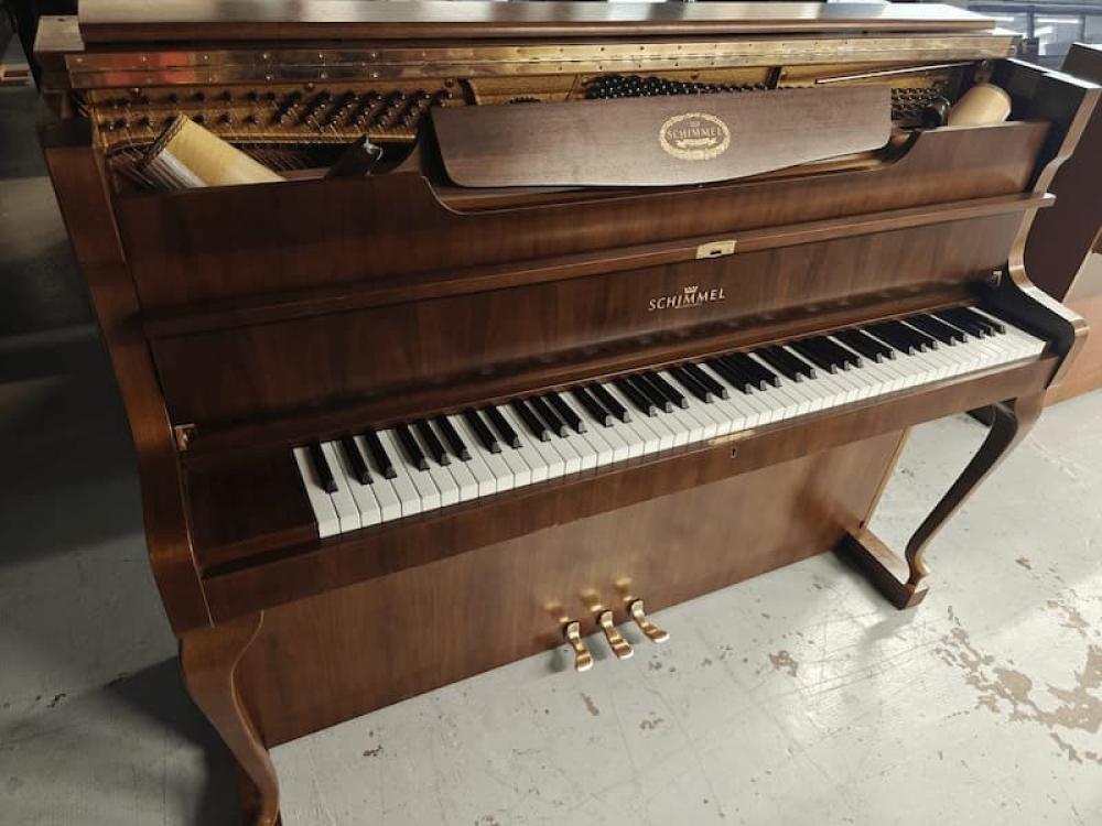 Superbe piano piano droit d'occasion SCHIMMEL 112C
