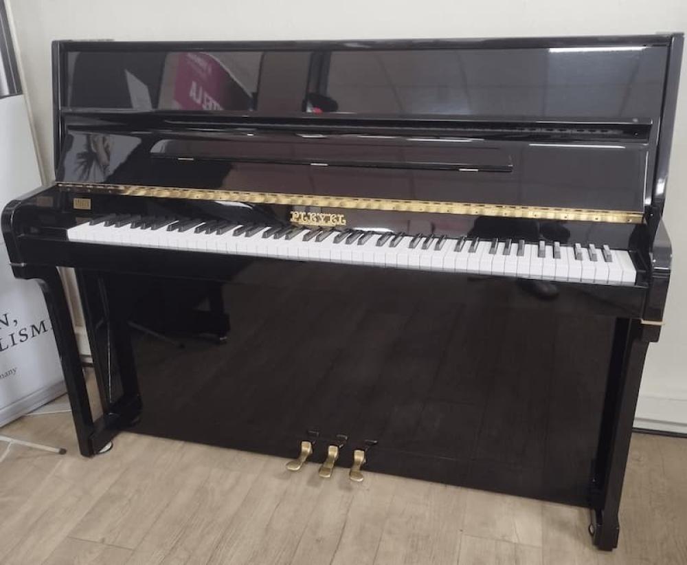 Piano droit d'occasion PLEYEL MARIGNY  noir brillant