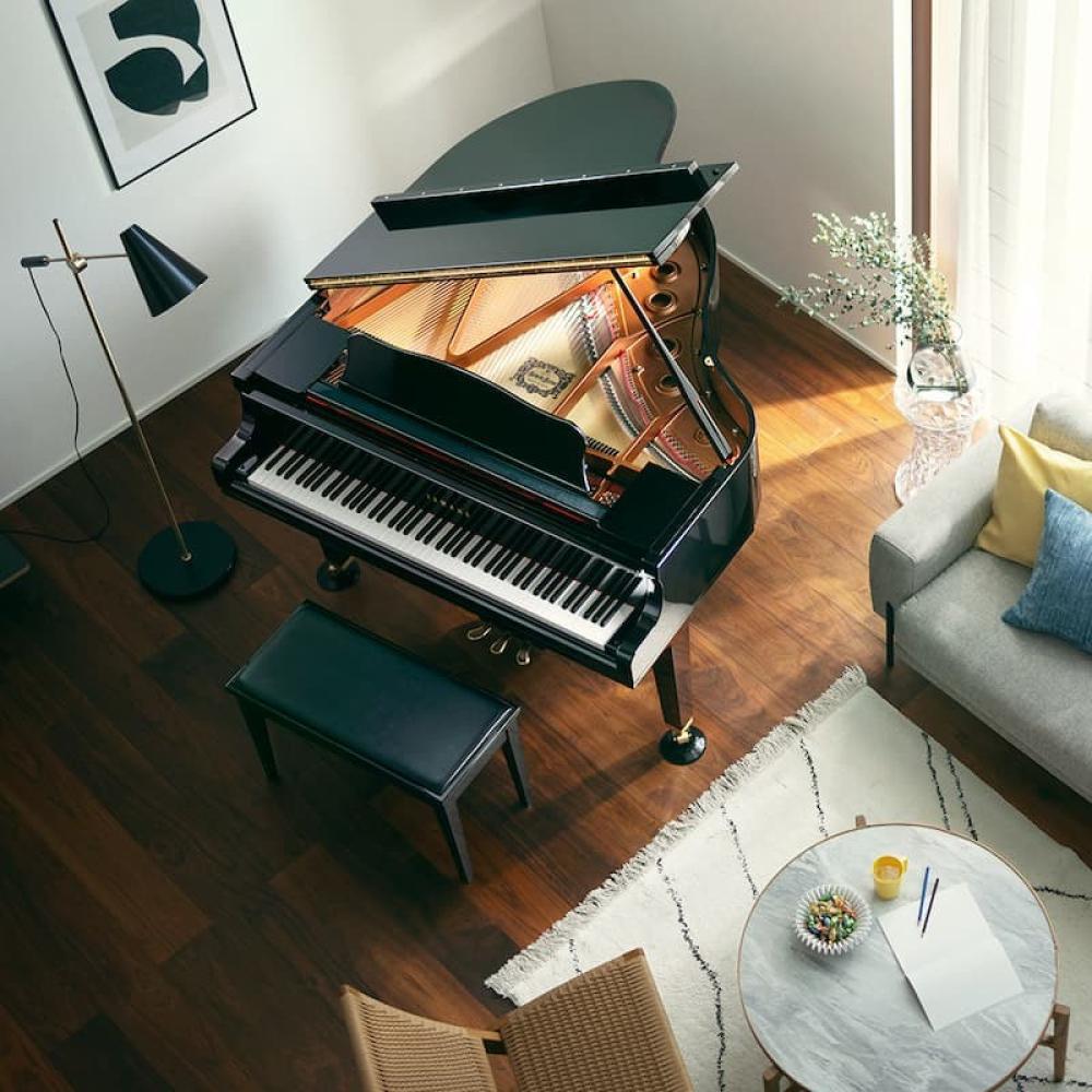 Piano quart queue YAMAHA GCB laqu&eacute; noir, fabriqu&eacute; au Japon