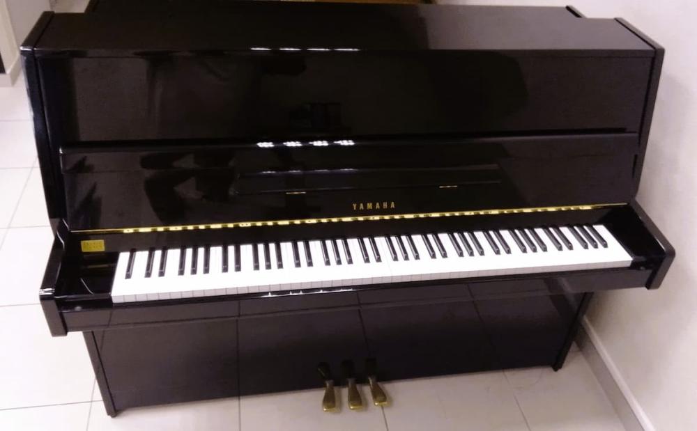 Piano droit d'occasio YAMAHA LU-201 premiere main revis&eacute; et garanti
