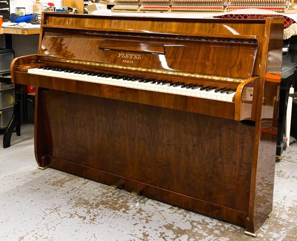 Piano droit d'occasion PLEYEL MONCEAU en noyer brillant